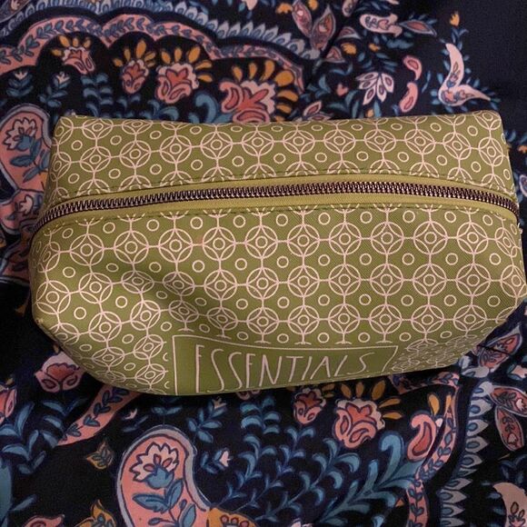 5/$25 DEAL Rae Dunn “Essentials” Make Up Bag - Picture 4 of 8
